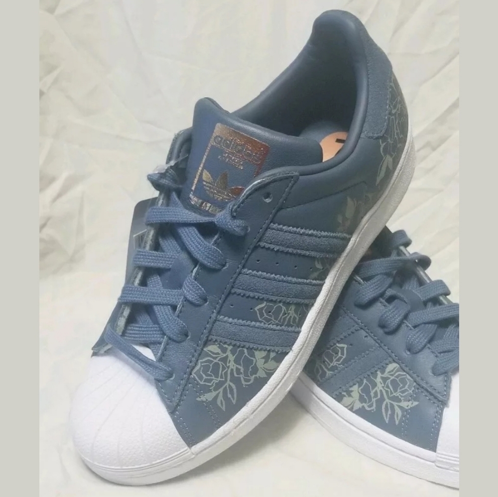 Adidas Superstar with engraved Flowers
